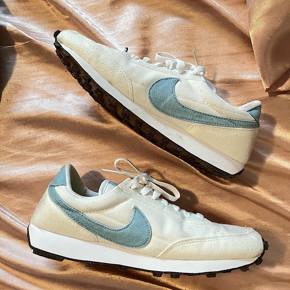 Nike woman’s shoe size 8
